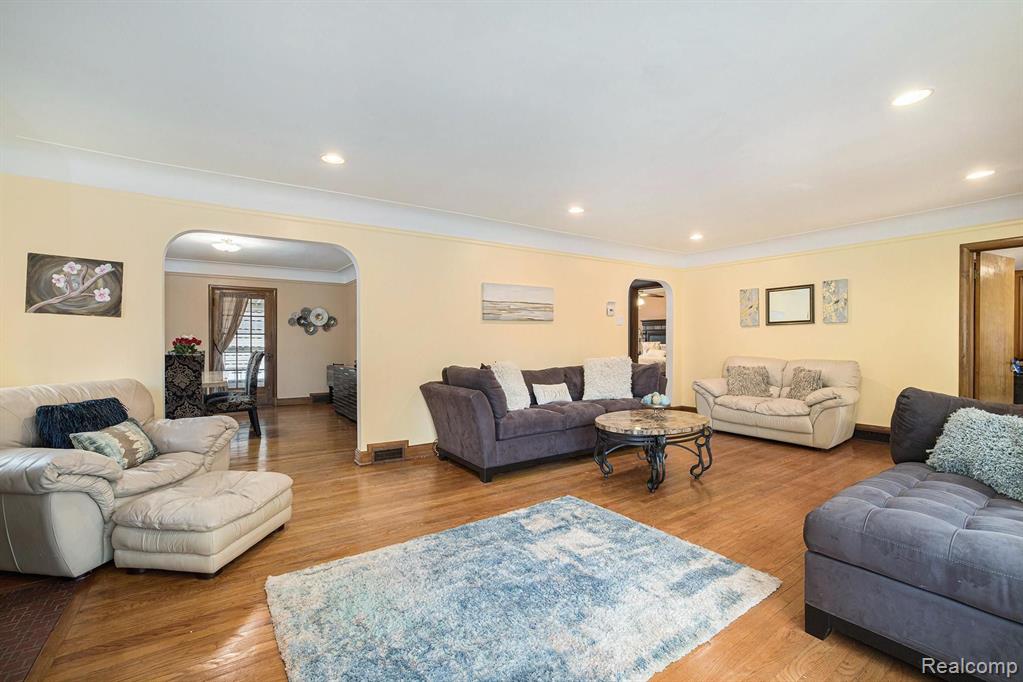 16780 Edinborough Road Detroit, MI 48219 - Photo 4 of 36