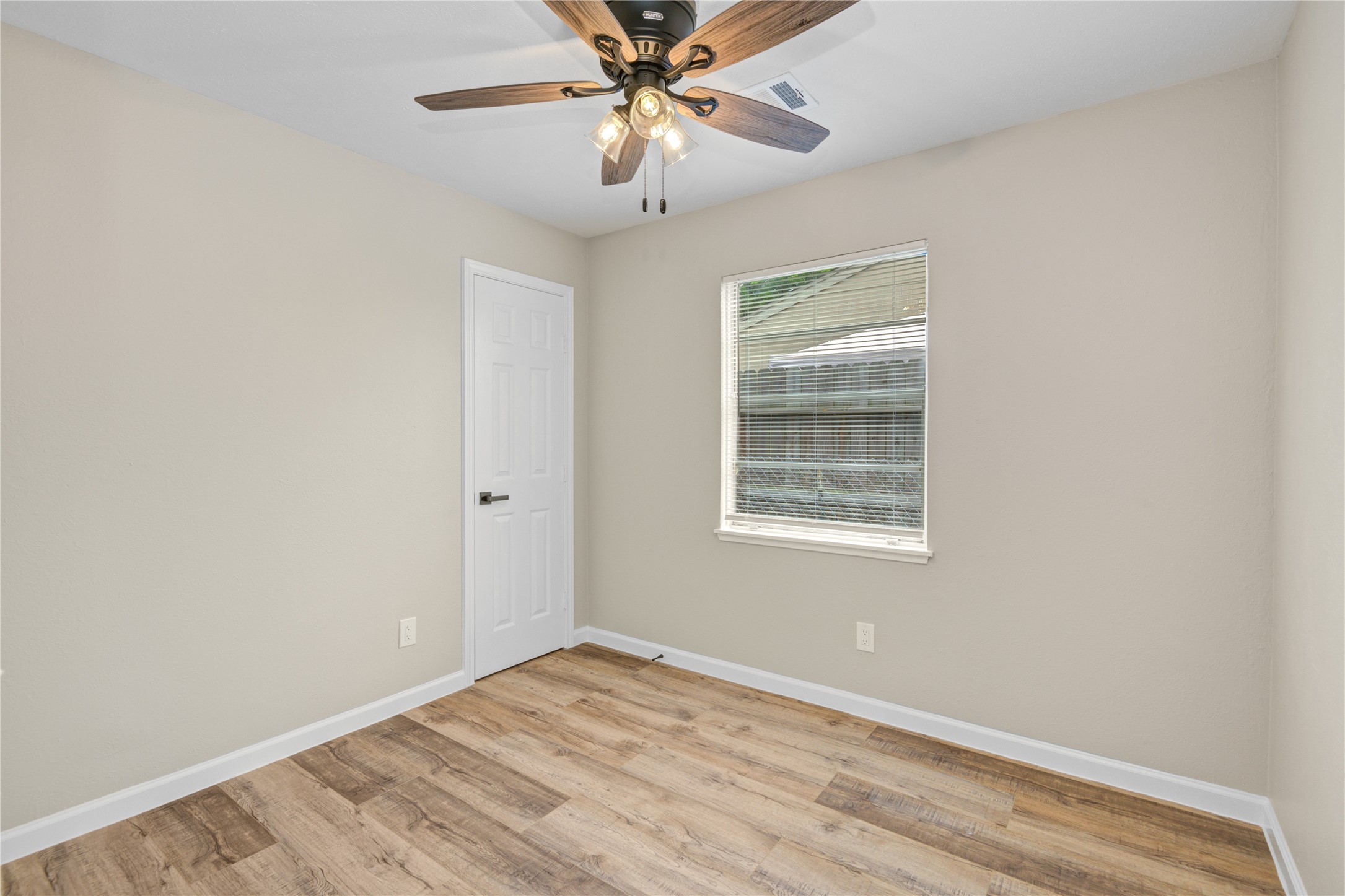 10611 Leitrim Way Houston, TX 77047 - Photo 11 of 28