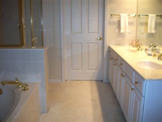 815 Garnet Court Rochester, MI 48306 - Photo 14 of 17 31006122-13.JPG