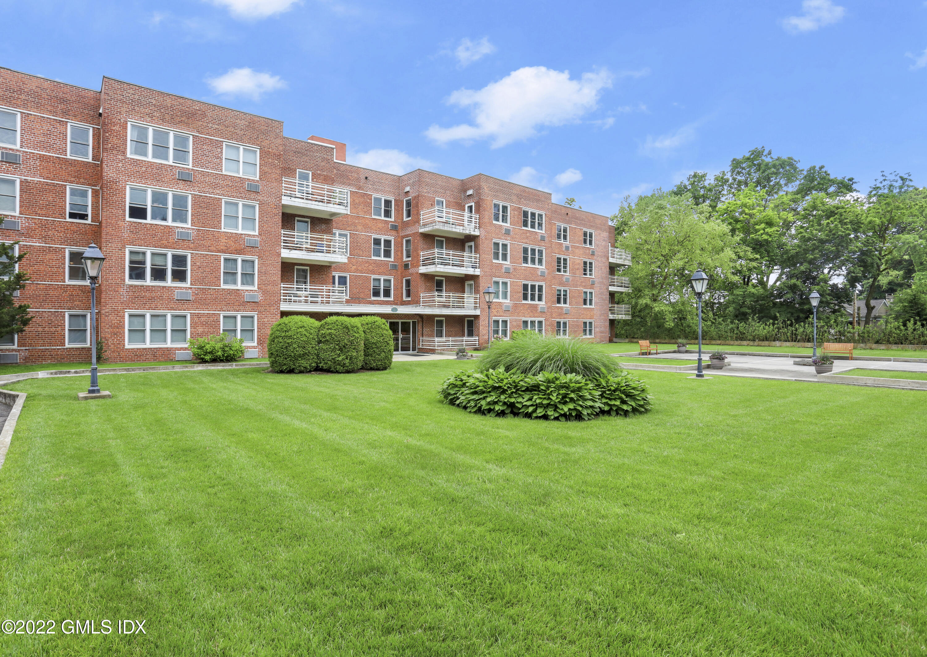 52 Lafayette Place, Unit 2H Greenwich, CT 06830 - Photo 9 of 11 a view of building with garden