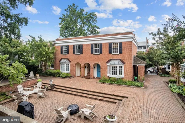 $2,850 | 220 North St Asaph Street, Unit 20, Alexandria, VA 22314