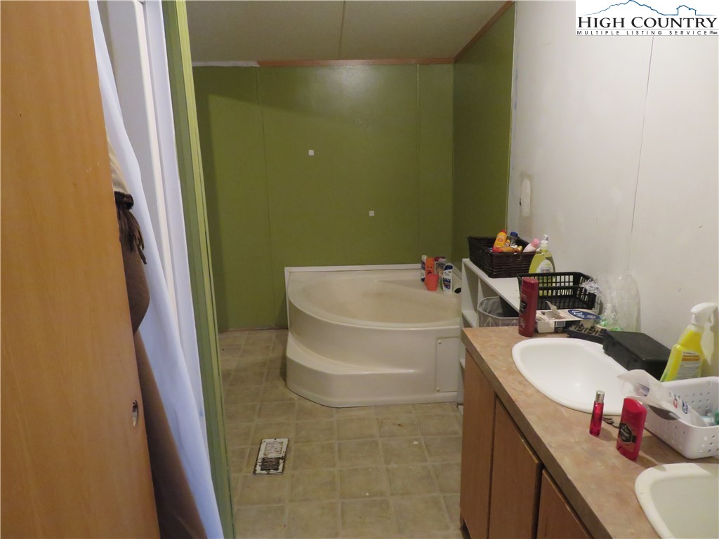172 Huffman Road Vilas, NC 28692 - Photo 17 of 38 Gallery Image 17