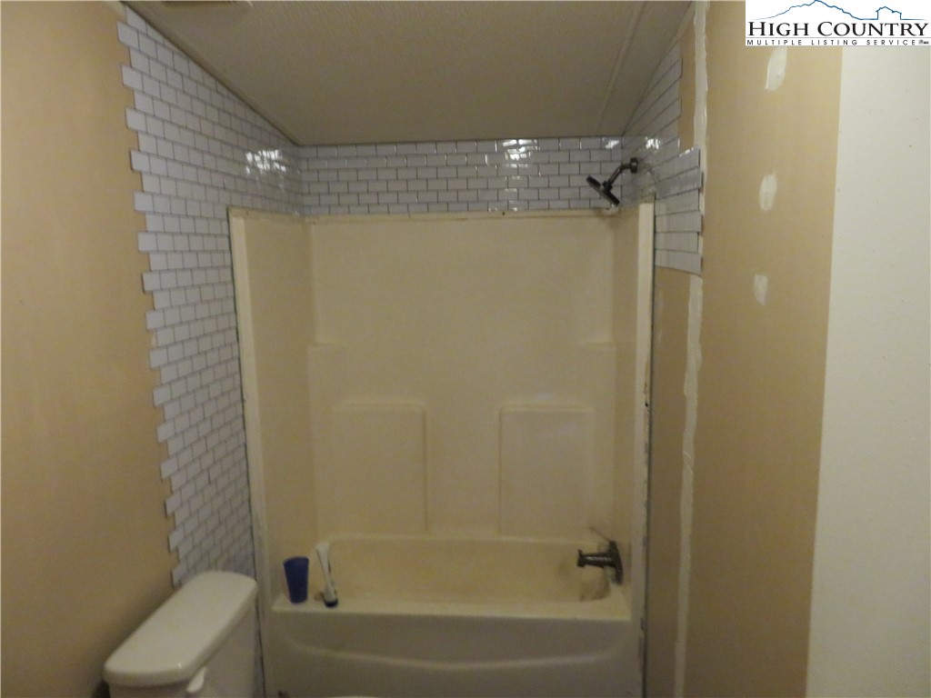 172 Huffman Road Vilas, NC 28692 - Photo 32 of 38 Gallery Image 32