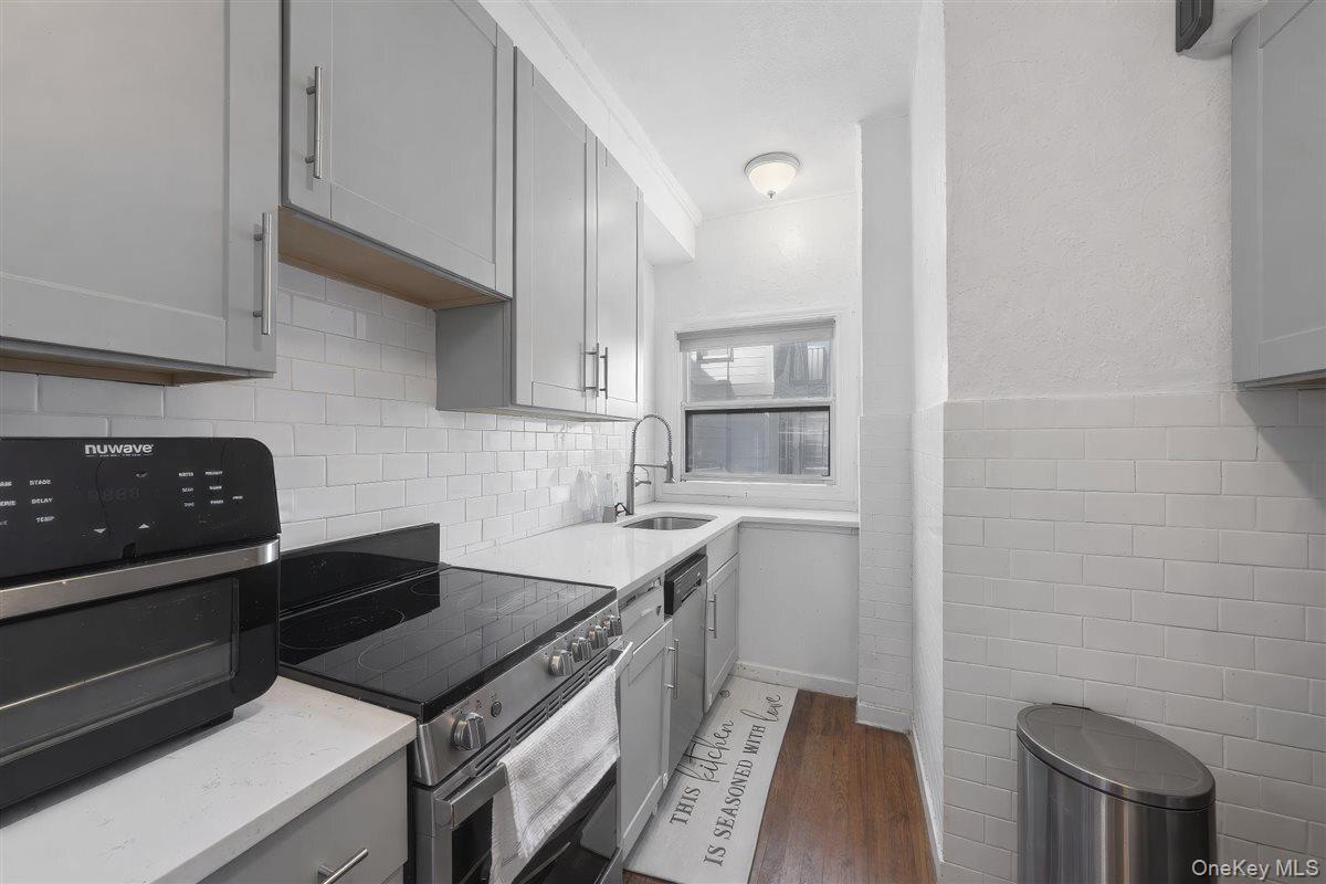 243 Summit Avenue Mount Vernon, NY 10552 - Photo 2 of 37