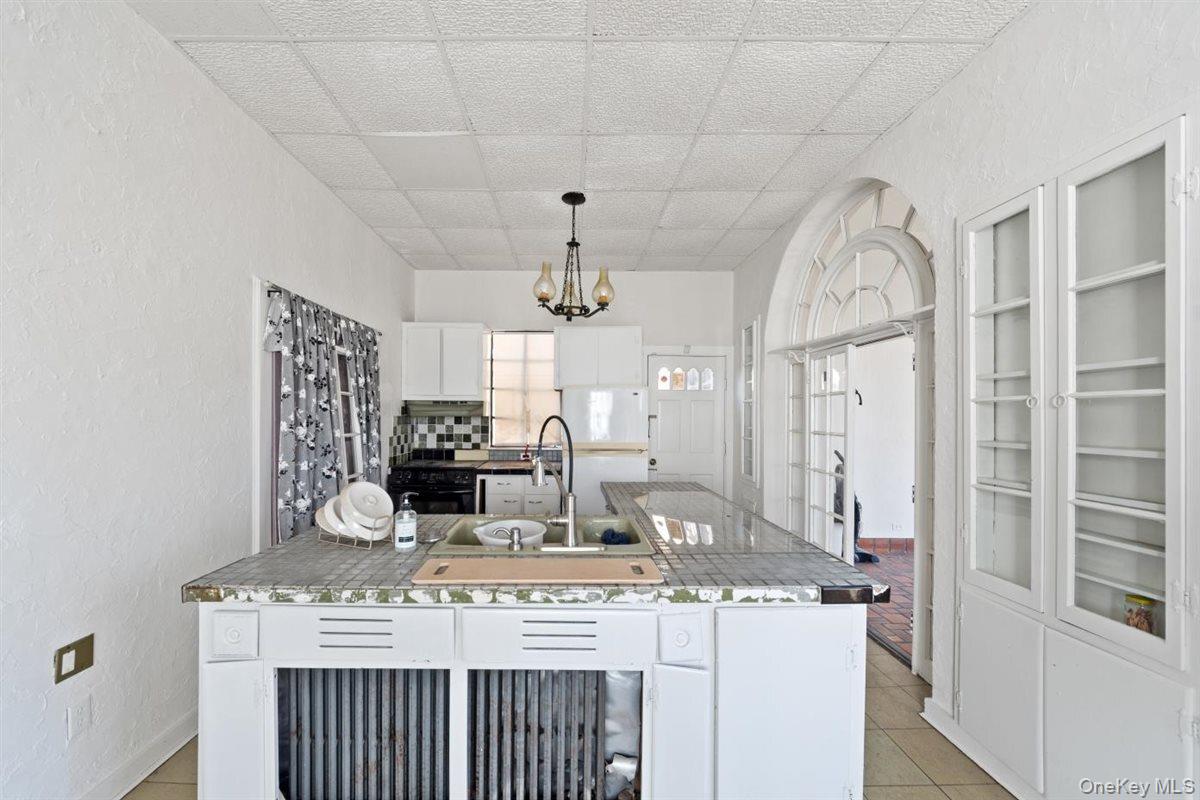 243 Summit Avenue Mount Vernon, NY 10552 - Photo 5 of 37