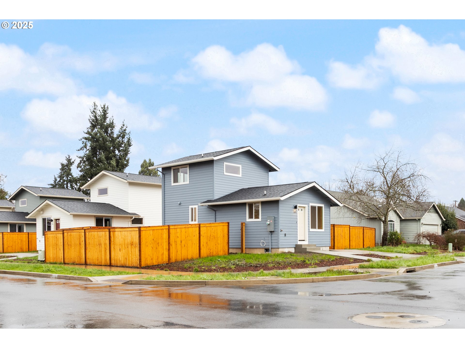 723 ST Charles Street Eugene, OR 97402 - Photo 25 of 30 a front view of a house with a yard