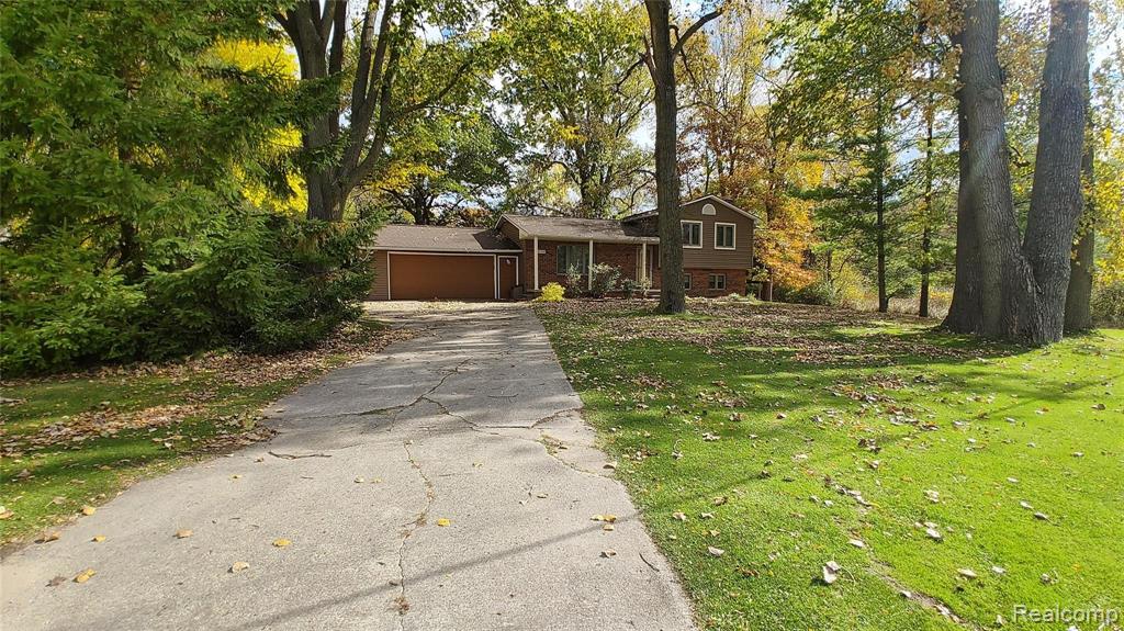 10498 Carmer Road Fenton, MI 48430 - Photo 2 of 40