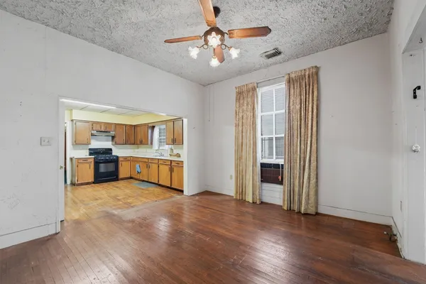 $215,000 | 2109 Gentry Street, Houston, TX 77009