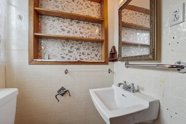 $215,000 | 2109 Gentry Street, Houston, TX 77009