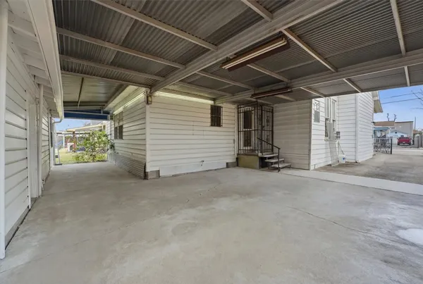 $215,000 | 2109 Gentry Street, Houston, TX 77009