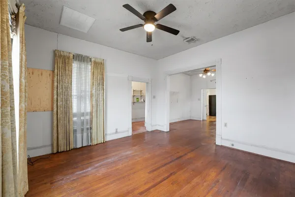 $215,000 | 2109 Gentry Street, Houston, TX 77009
