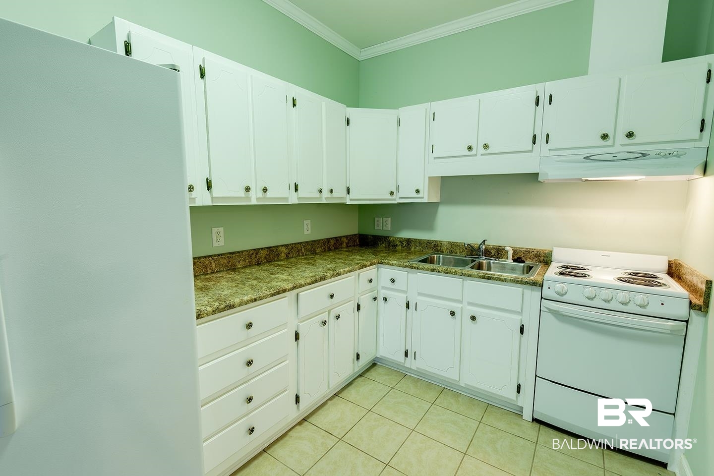 11616 Burris Road Daphne, AL 36526 - Photo 45 of 49 Guest Suite Kitchen