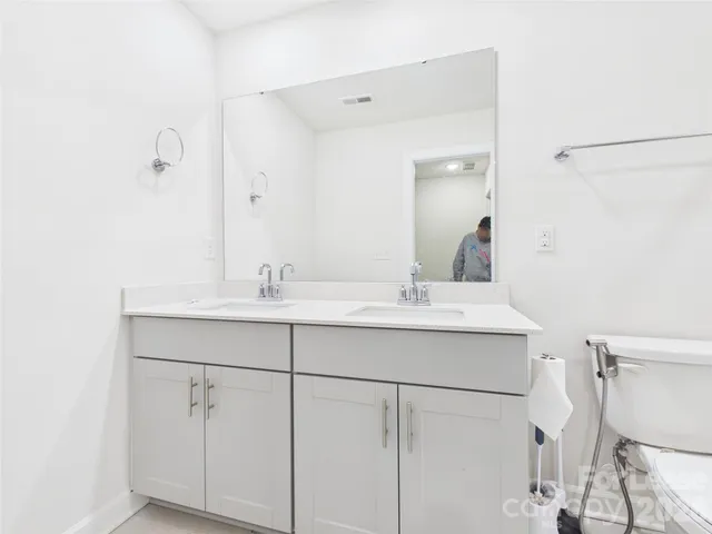 $2,550 | 3941 Woodland View Drive, Charlotte, NC 28215