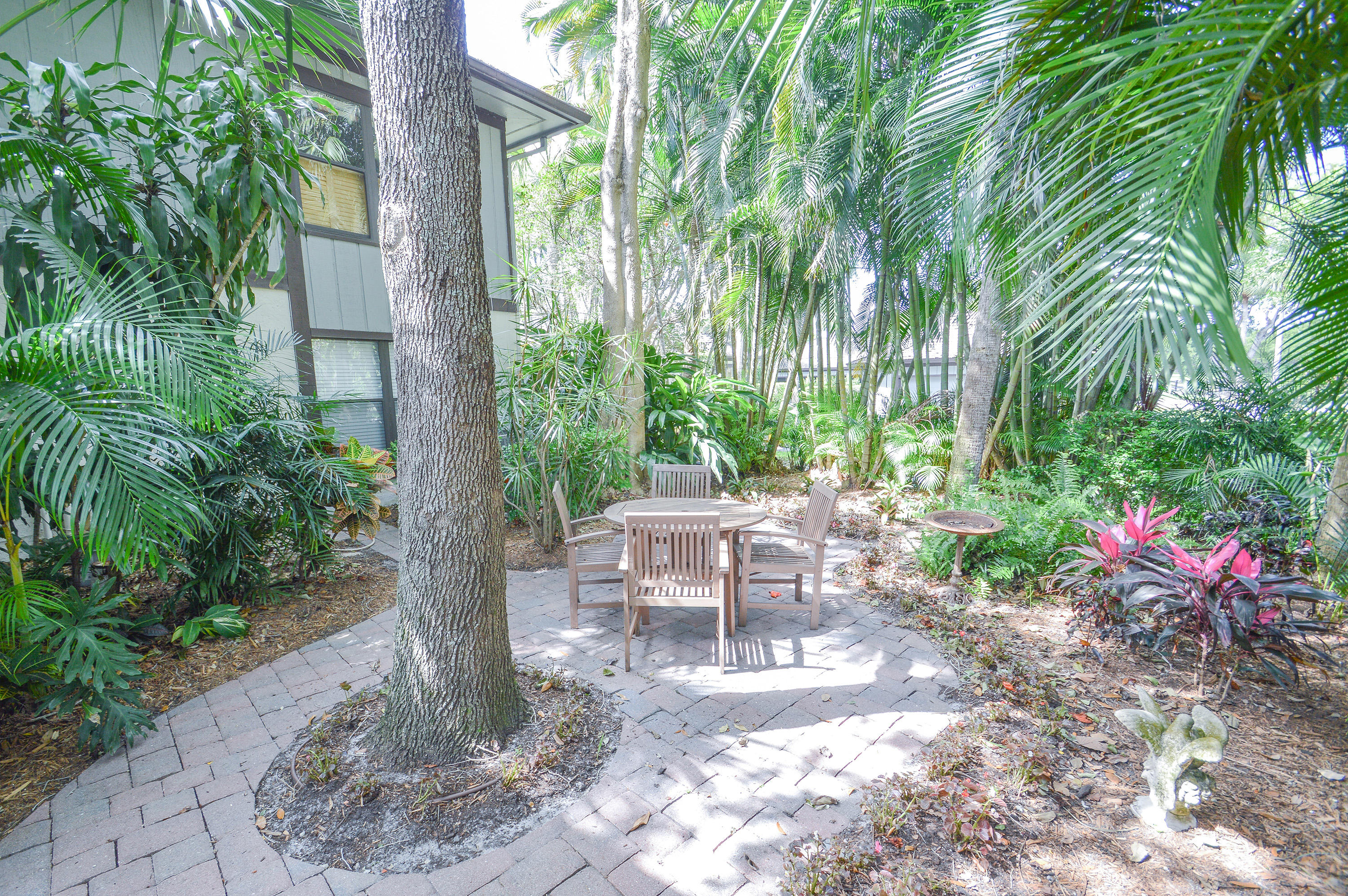 13224 Polo Club Road, Unit A204 Wellington, FL 33414 - Photo 16 of 17 Shared outdoor area
