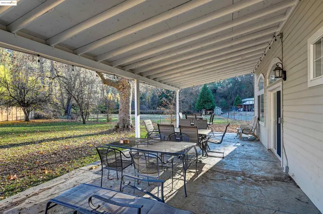 a view of a patio with garden