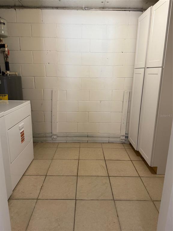 1740 West Walnut Street Tampa, FL 33607 - Photo 18 of 21 a view of a utility room with empty racks