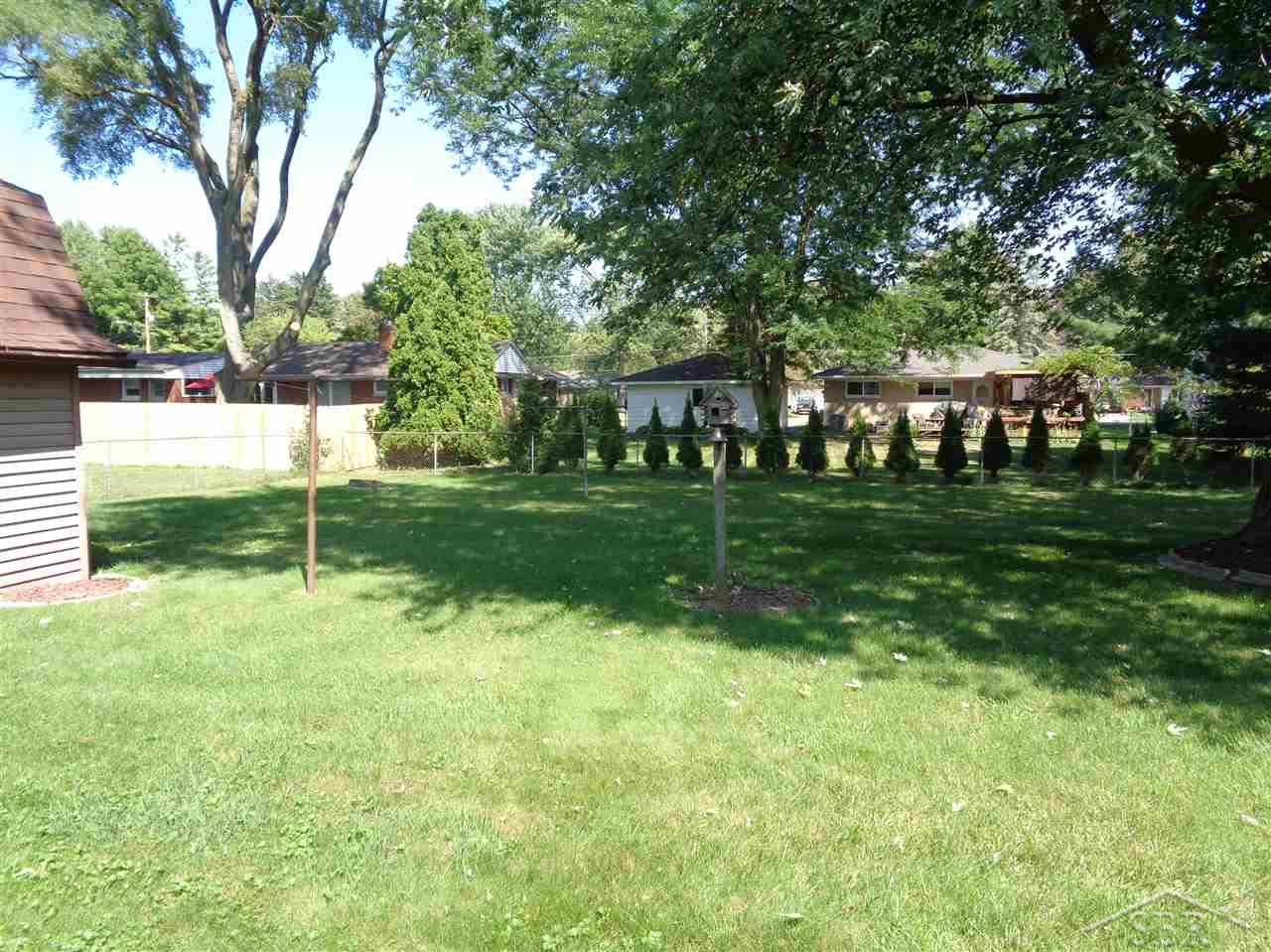 1376 North Center Road Saginaw, MI 48638 - Photo 28 of 31 50020390-27.JPG