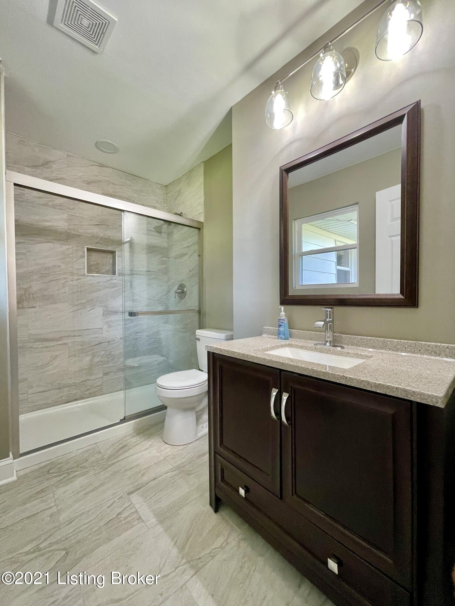 3439 Janell Road Louisville, KY 40216 - Photo 15 of 23 ensuite bathroom