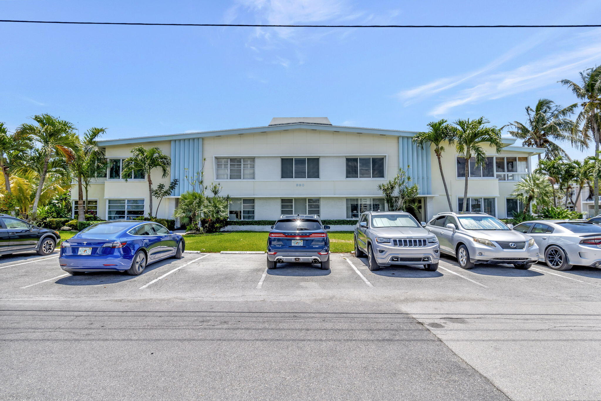 990 Casuarina Road, Unit 4 Delray Beach, FL 33483 - Photo 2 of 28 18-web-or-mls-DSC_1117