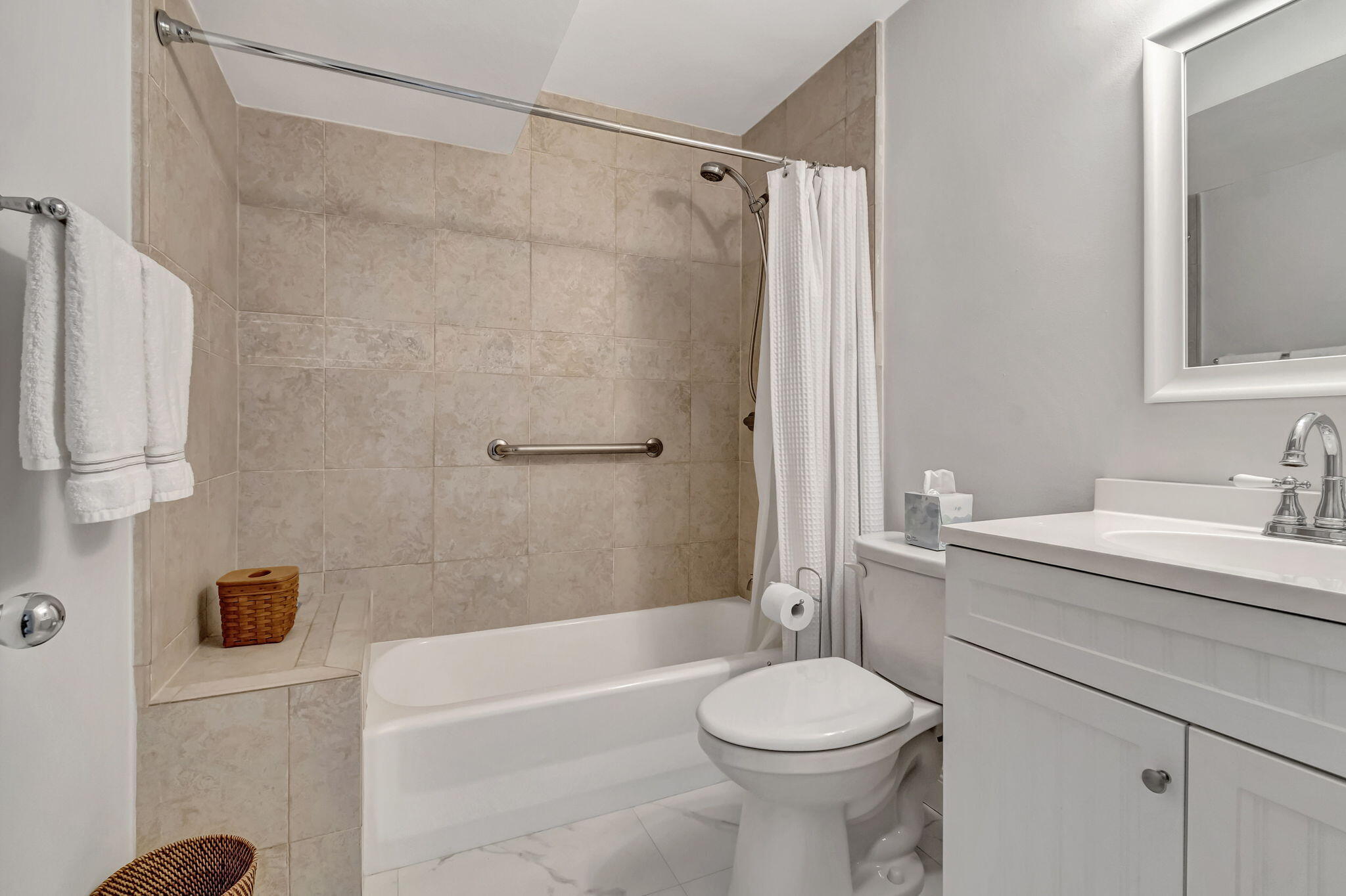 990 Casuarina Road, Unit 4 Delray Beach, FL 33483 - Photo 21 of 28 45-web-or-mls-DSC_1022