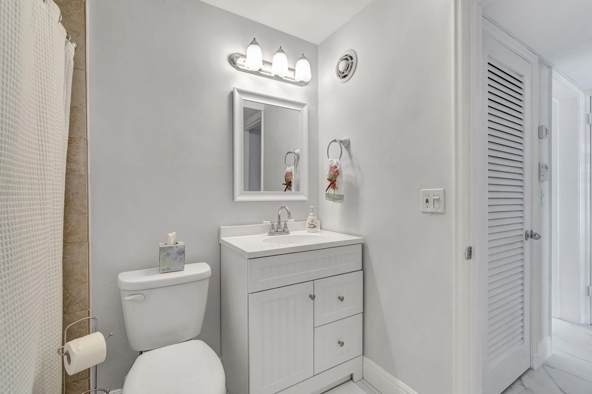 990 Casuarina Road, Unit 4 Delray Beach, FL 33483 - Photo 22 of 28 44-web-or-mls-DSC_1017