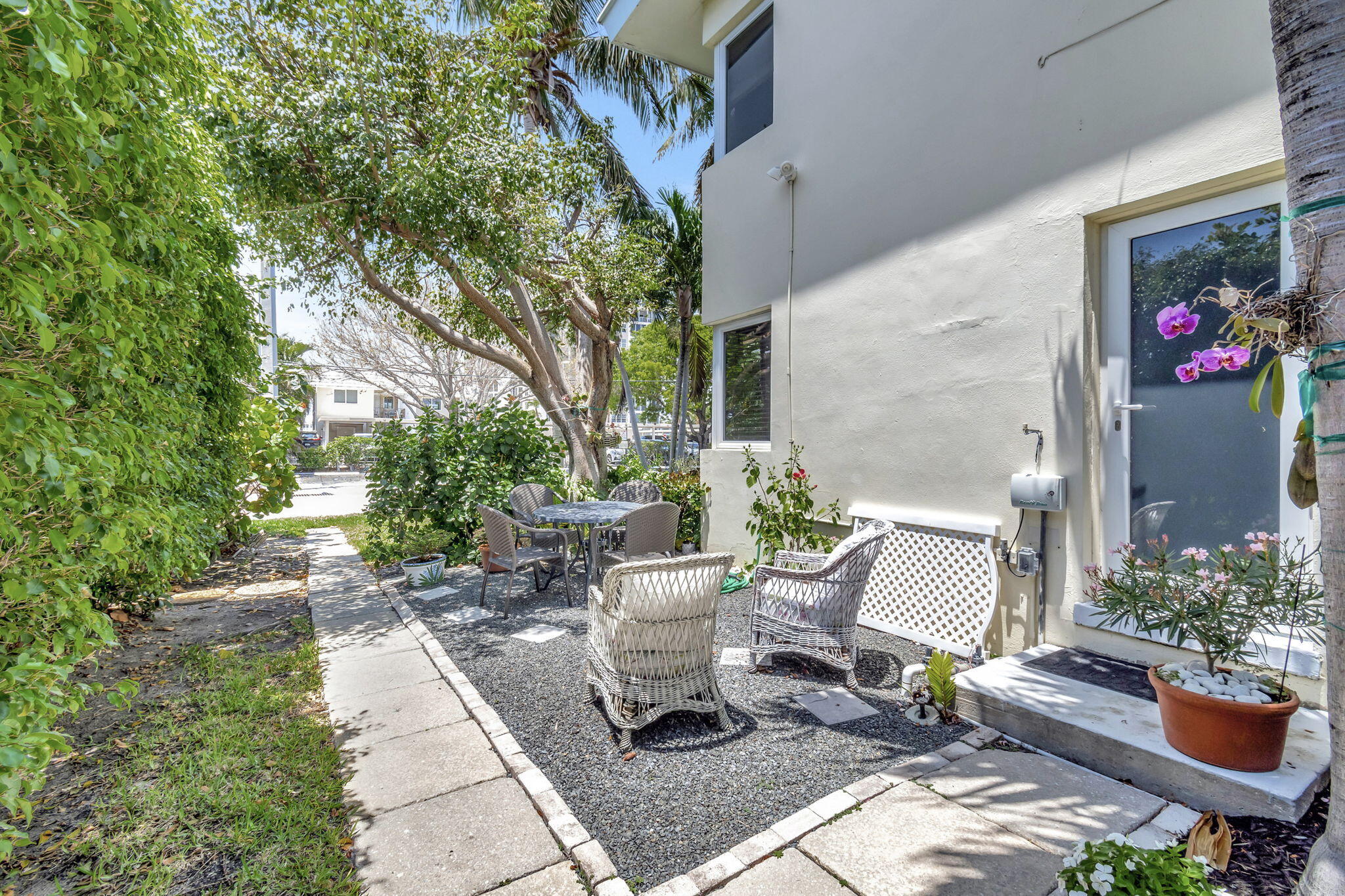 990 Casuarina Road, Unit 4 Delray Beach, FL 33483 - Photo 27 of 28 54-web-or-mls-DSC_1082