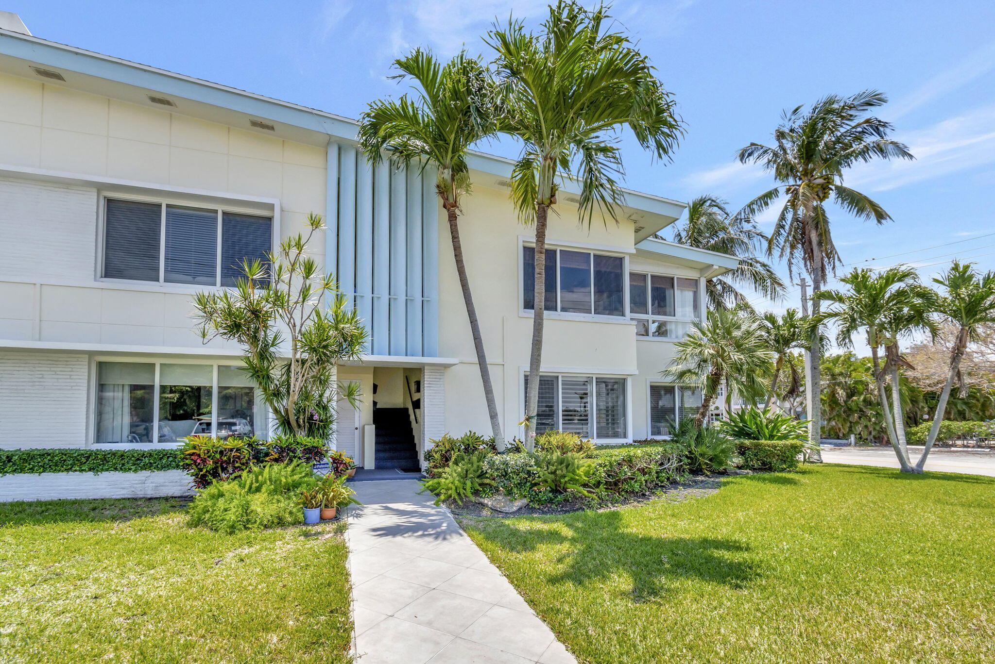 990 Casuarina Road, Unit 4 Delray Beach, FL 33483 - Photo 9 of 28 21-web-or-mls-DSC_1142
