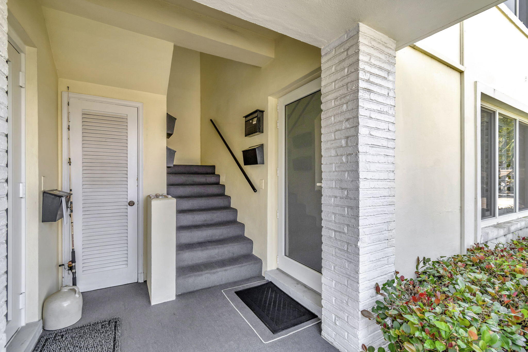 990 Casuarina Road, Unit 4 Delray Beach, FL 33483 - Photo 10 of 28 23-web-or-mls-DSC_1152