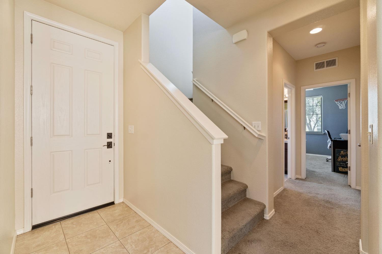 3915 Harlan Ranch Boulevard Clovis, CA 93619 - Photo 16 of 27 a view of a hallway with white walls and entryway