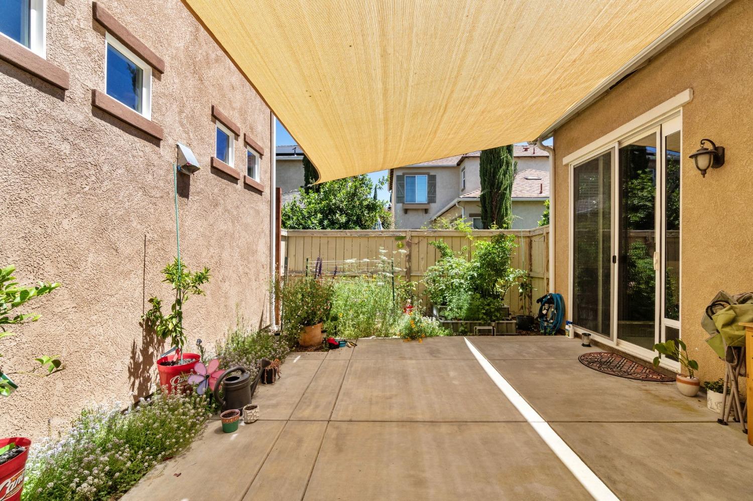 3915 Harlan Ranch Boulevard Clovis, CA 93619 - Photo 25 of 27 a view of a garden with potted plants