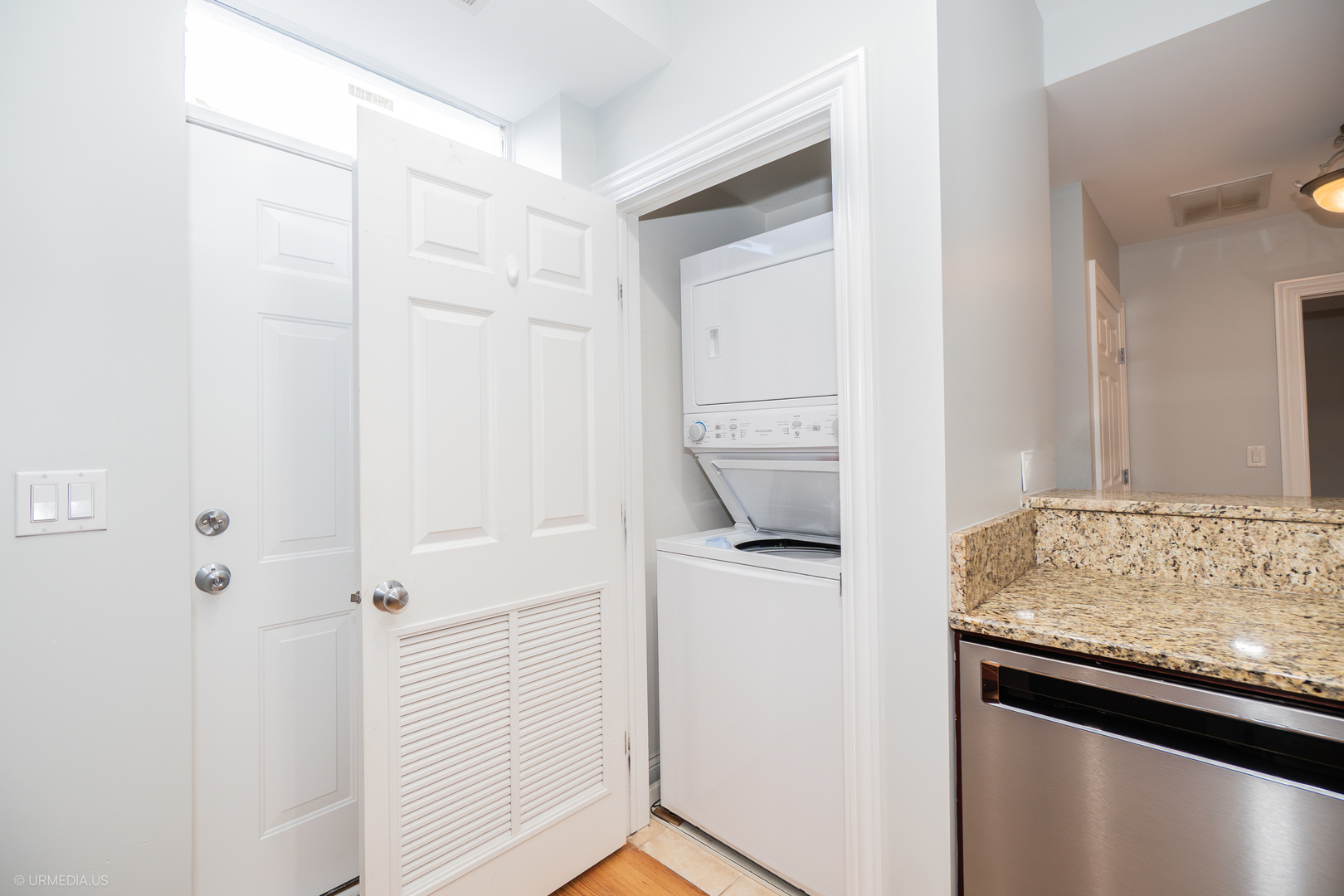 2608 West Leland Avenue, Unit 3 Chicago, IL 60625 - Photo 10 of 20 a utility room with washer and dryer