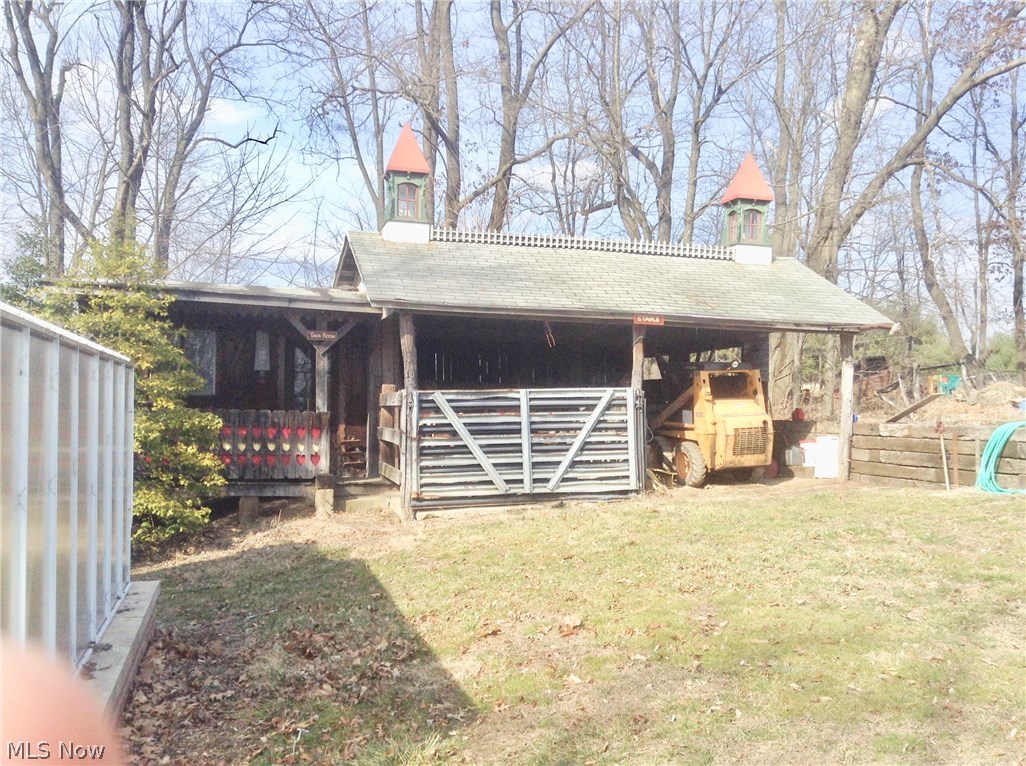 8295 Richey School Road Hanoverton, OH 44423 - Photo 27 of 35 Barn with tack room and stables. Stable 28' x 21'. Tack room 16' x 12'