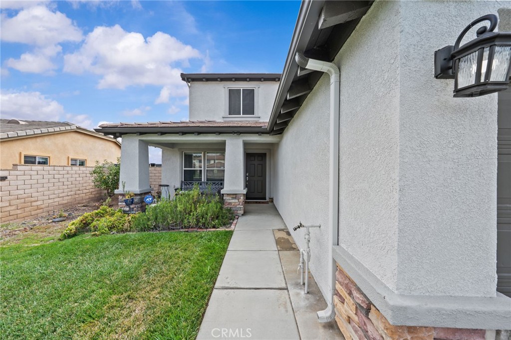29266 Granite Ridge Court Menifee, CA 92587 - Photo 5 of 51 front view of a house with a yard