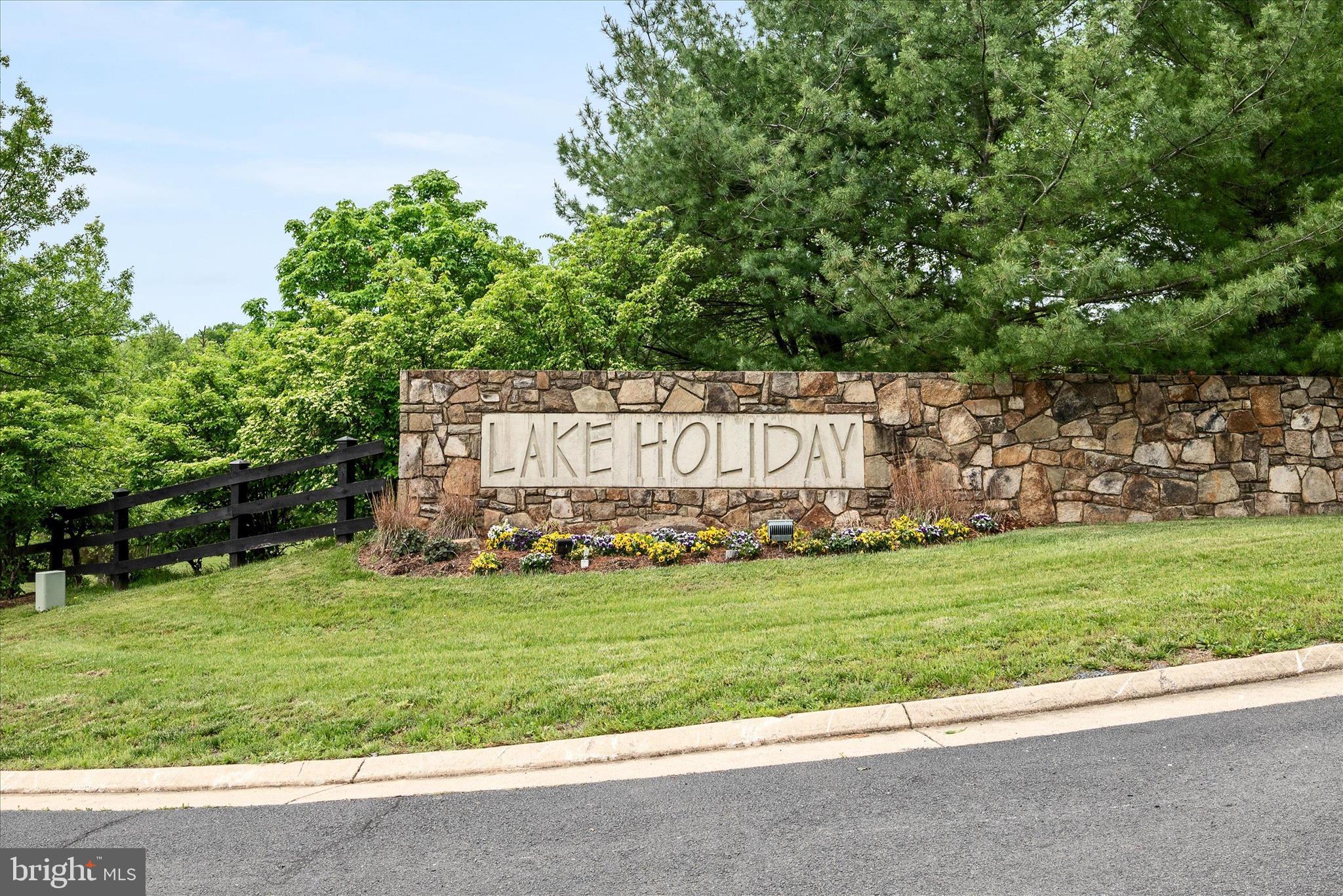 241 Sunset Circle Cross Junction, VA 22625 - Photo 62 of 98 Welcome to Lake Holiday!