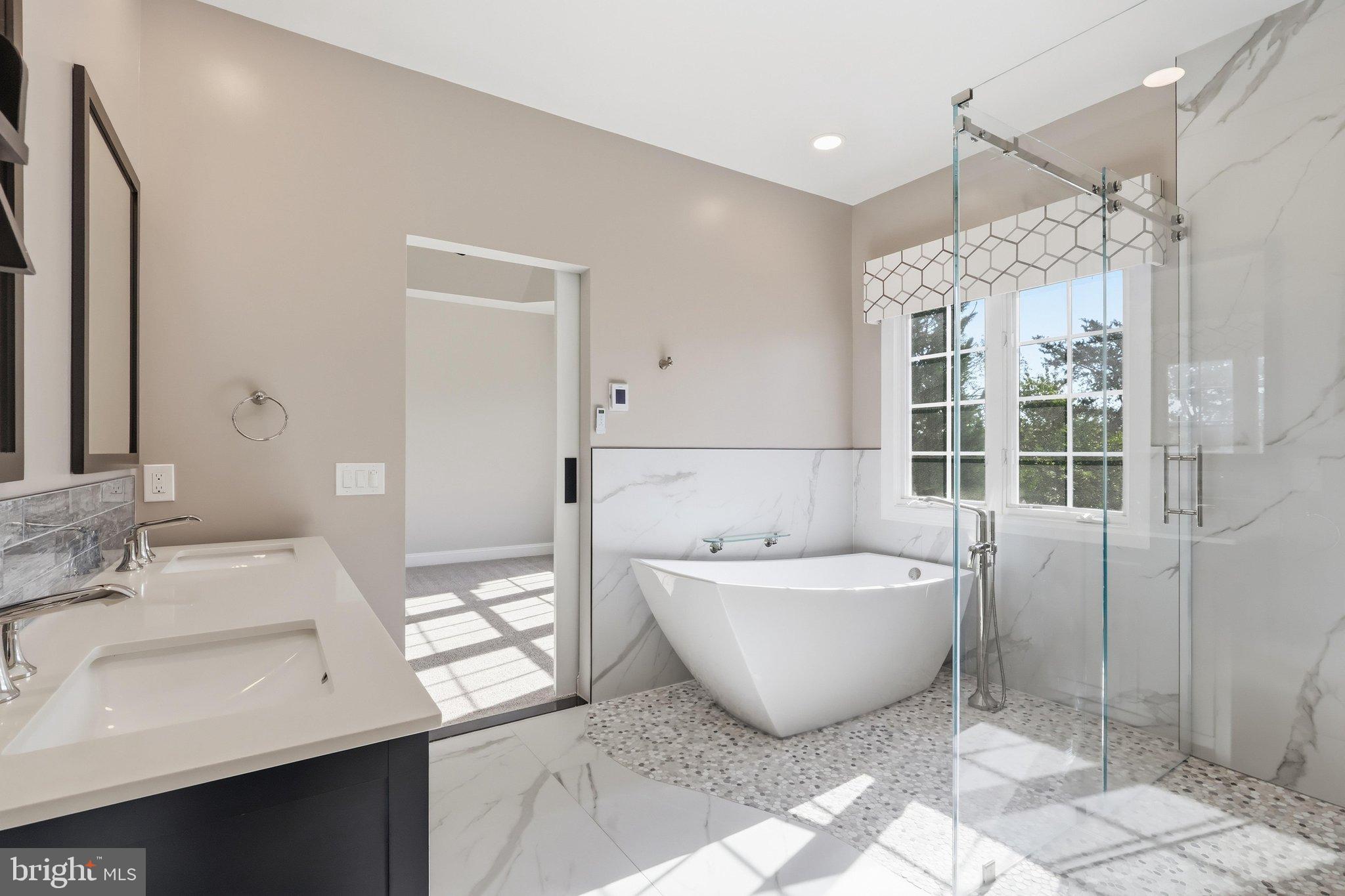 5424 Edsall Ridge Place Alexandria, VA 22312 - Photo 22 of 50 Primary Bathroom