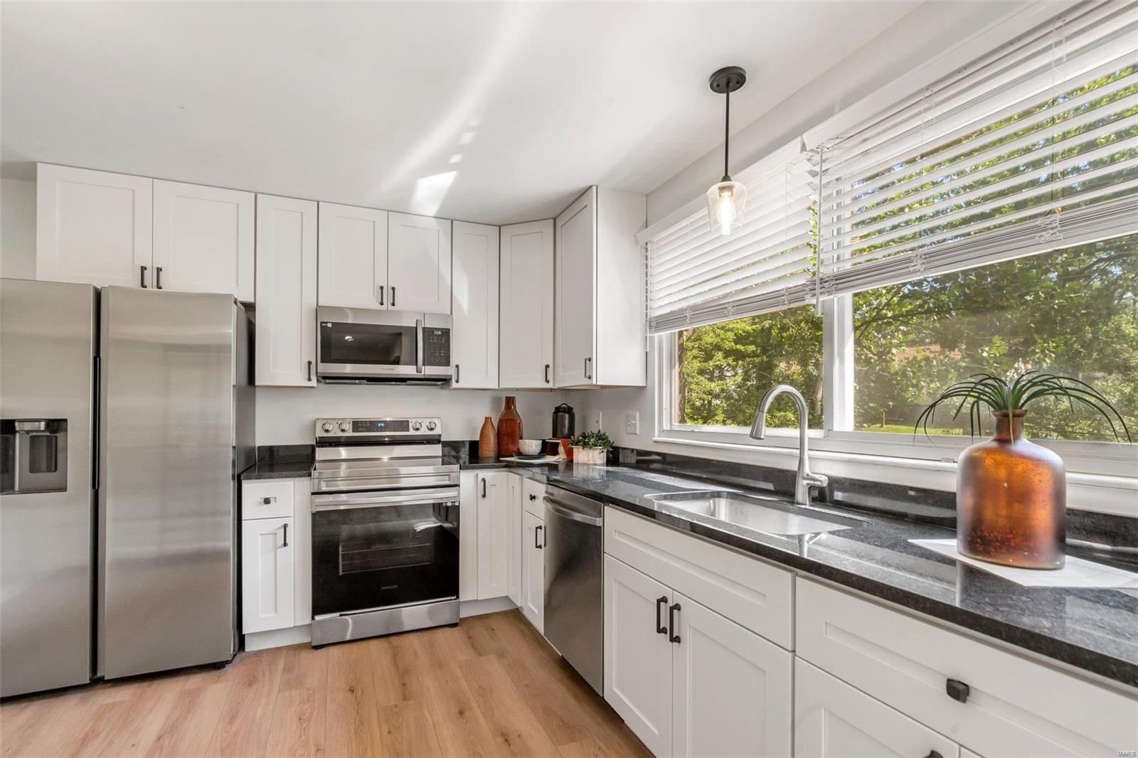 372 Palermo Drive Ballwin, MO 63021 - Photo 12 of 28