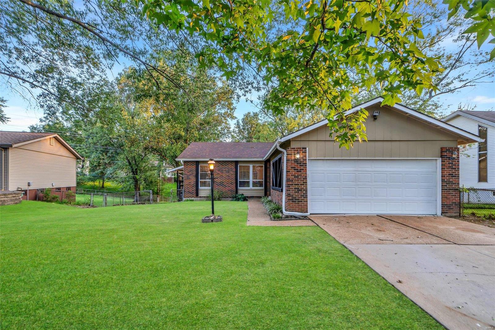 372 Palermo Drive Ballwin, MO 63021 - Photo 2 of 28