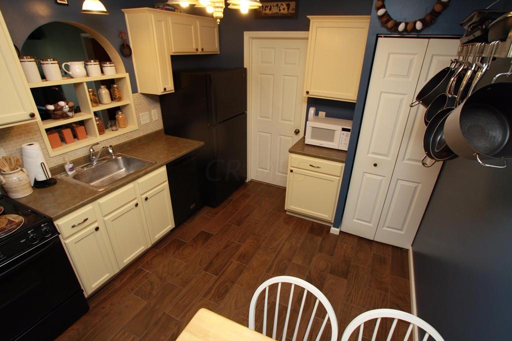 119 Brittney Road Commercial Point, OH 43116 - Photo 2 of 33