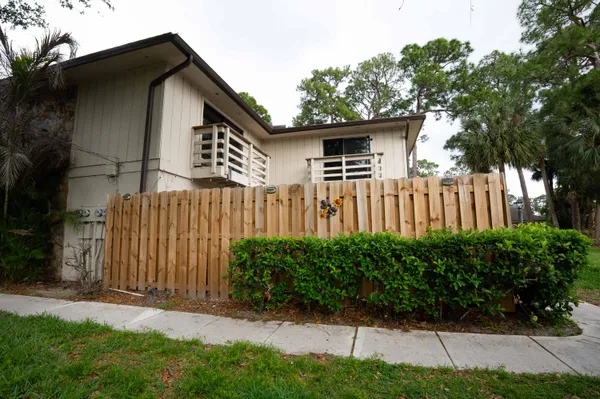 $224,900 | 2811 Stoneway Lane, Unit B, Fort Pierce, FL 34982