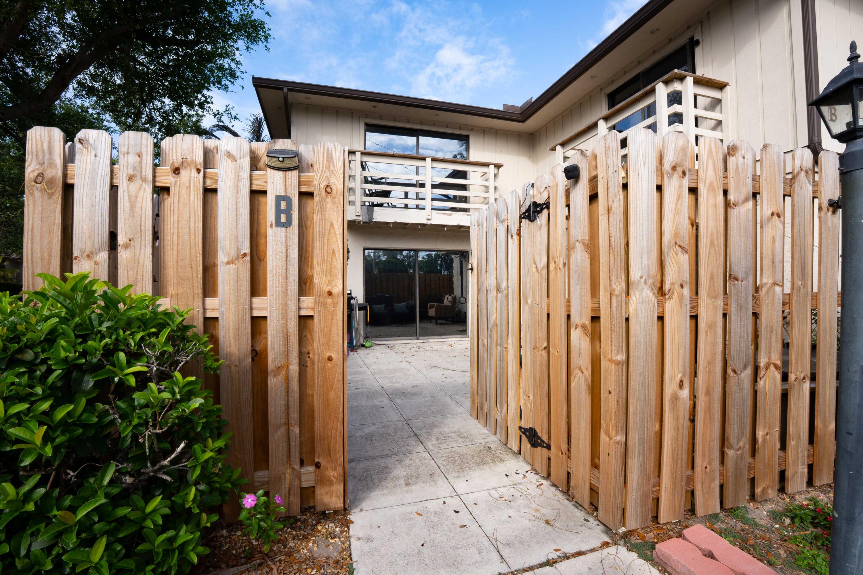 2811 Stoneway Lane, Unit B Fort Pierce, FL 34982 - Photo 3 of 28 DSC09975