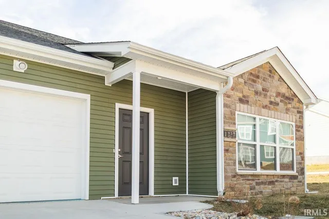 $2,400 | 1237 West Rangeview Circle, Bloomington, IN 47403