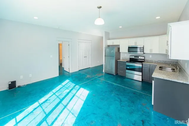 $2,400 | 1237 West Rangeview Circle, Bloomington, IN 47403