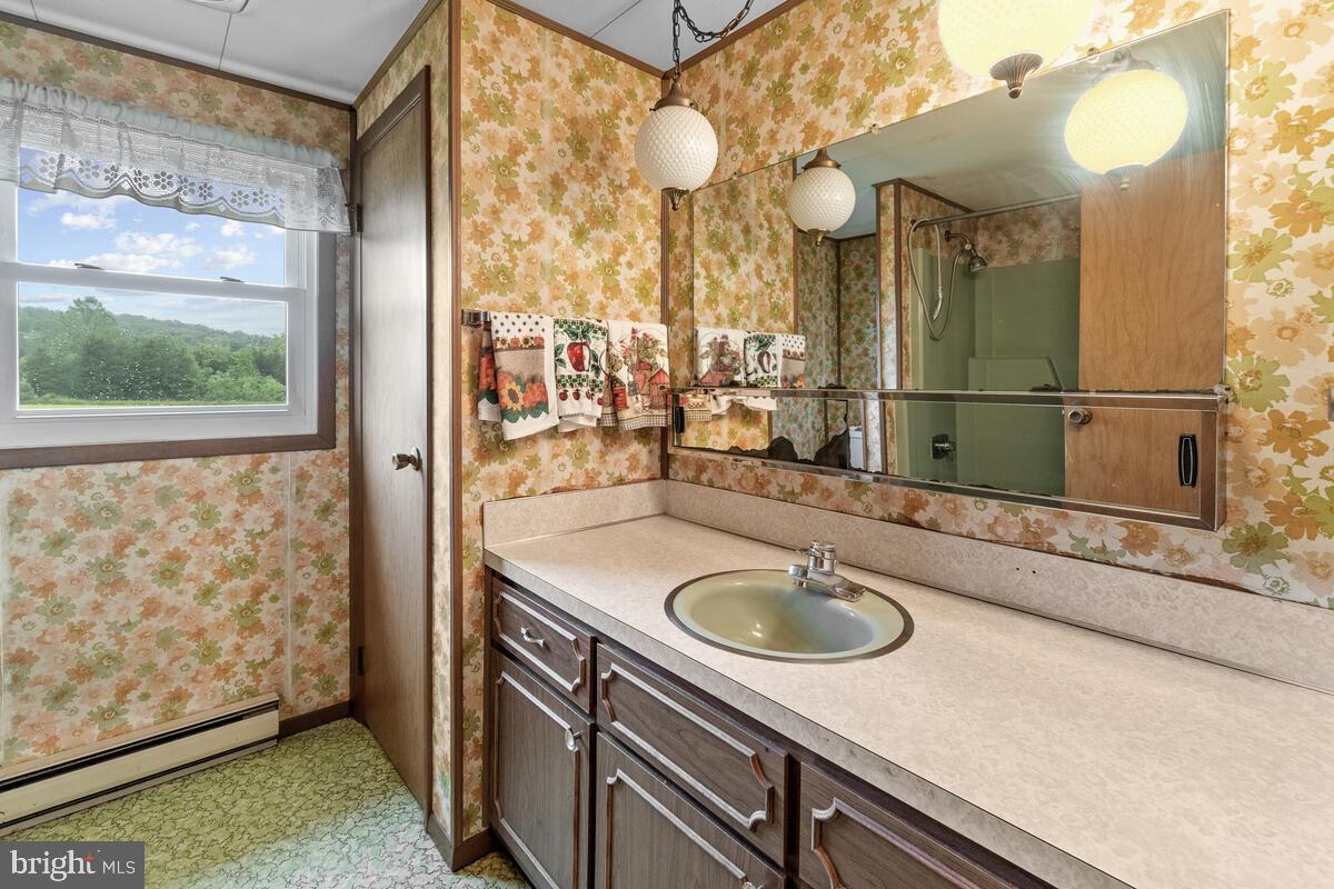 10008 Mumma Ford Road Rocky Ridge, MD 21778 - Photo 15 of 22 Full Hall Bathroom