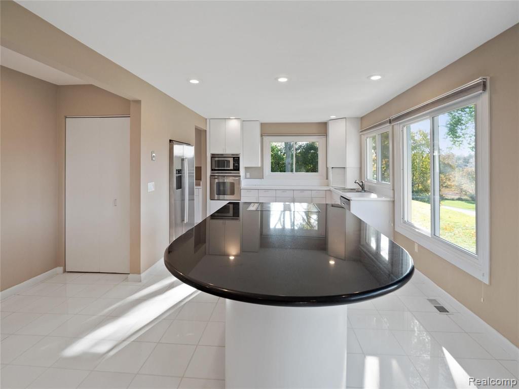 1835 Golf Ridge Drive Bloomfield Hills, MI 48302 - Photo 13 of 36