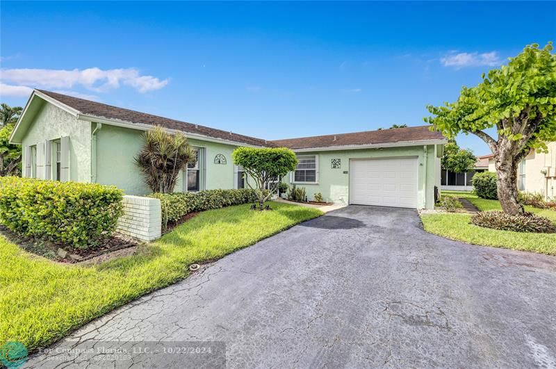 7359 Pine Park Drive North Lake Worth, FL 33467 - Photo 4 of 47