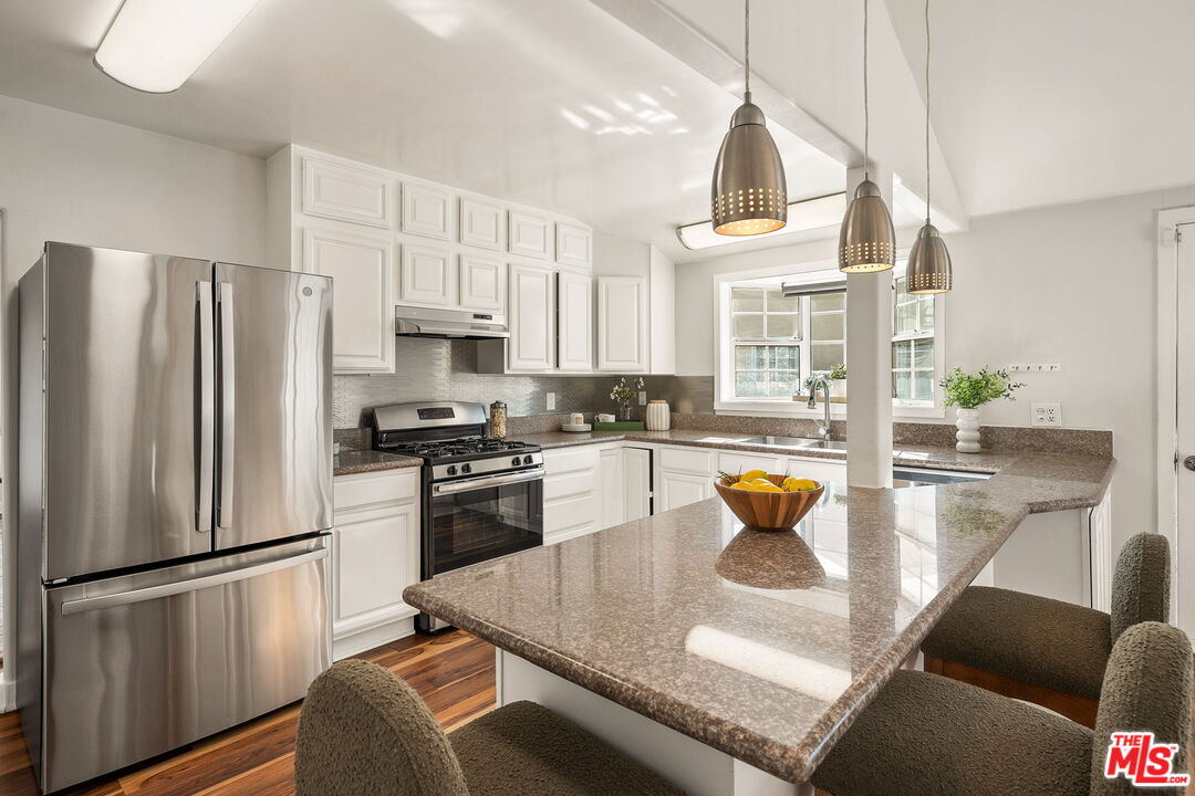 2939 Oakhurst Avenue Los Angeles, CA 90034 - Photo 16 of 32