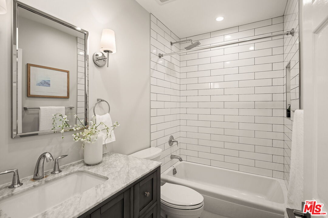 2939 Oakhurst Avenue Los Angeles, CA 90034 - Photo 27 of 32