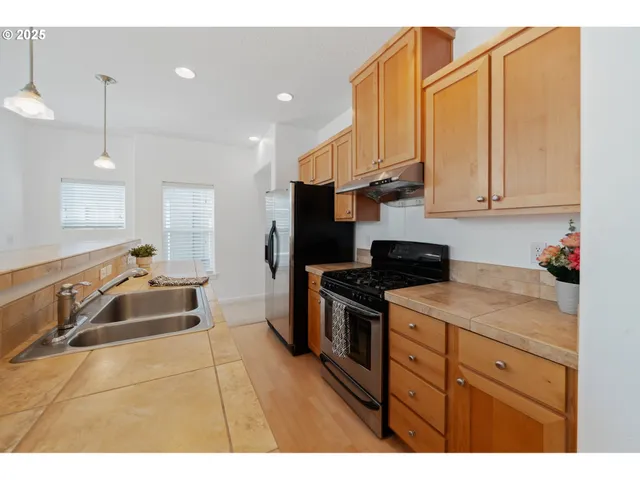 $345,000 | 10757 Northeast Red Wing Way, Unit 201, Hillsboro, OR 97006