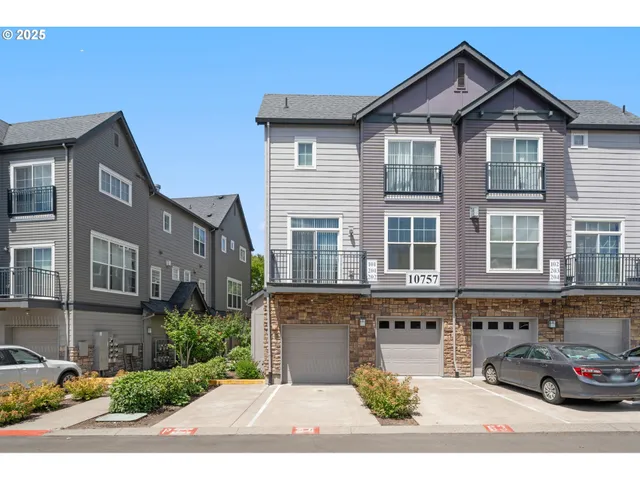 $345,000 | 10757 Northeast Red Wing Way, Unit 201, Hillsboro, OR 97006