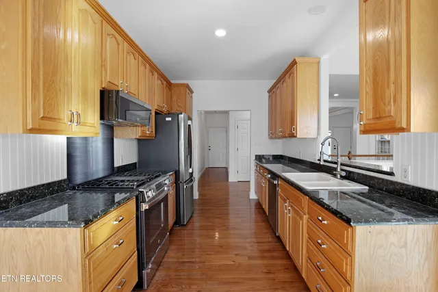 $635,000 | 1049 Rarity Bay Parkway, Vonore, TN 37885